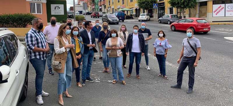 La comitiva en un punto negro de la carretera de El Calero/TA.